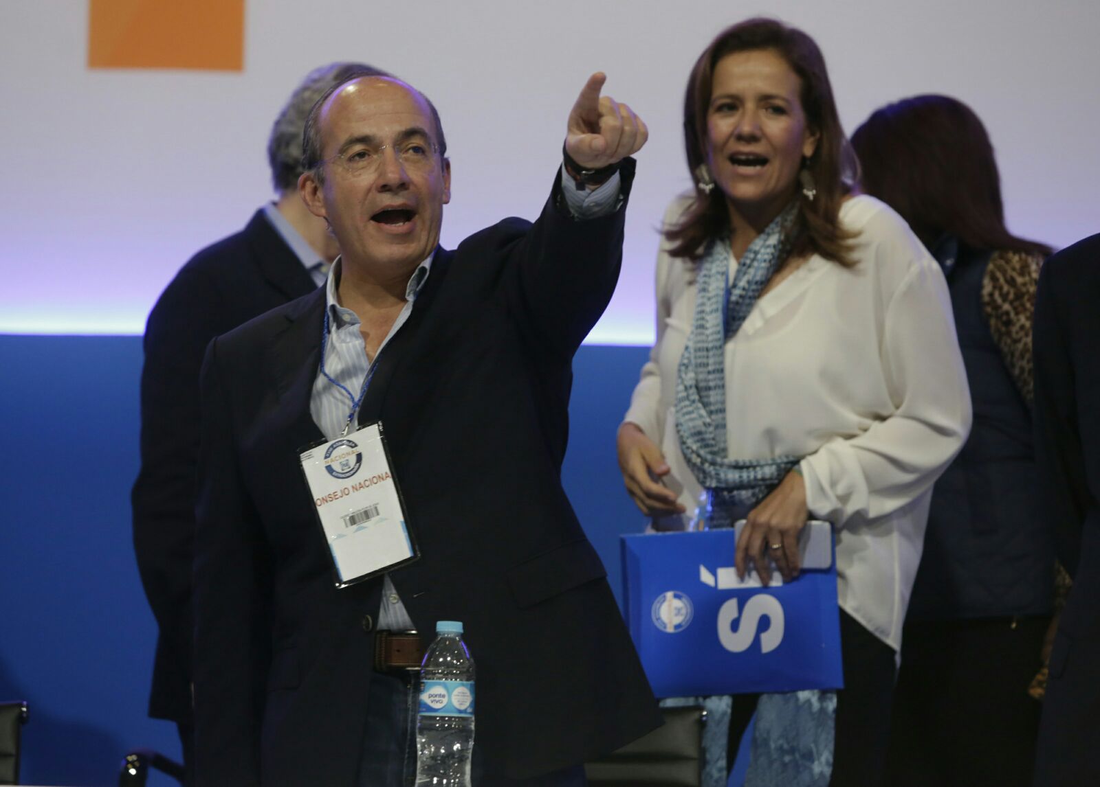 Calderón llega a asamblea panista sobre corrupción 