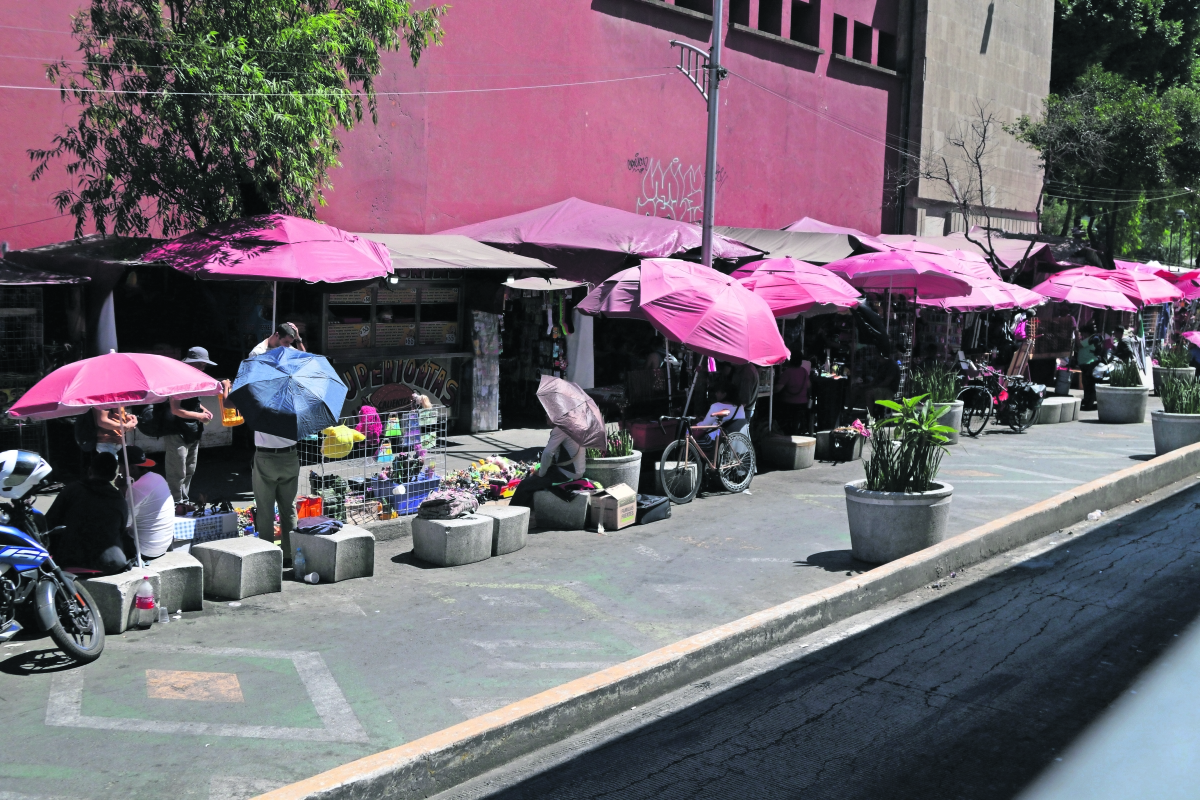 Ambulantes ocupan 3 espacios en la Cuauhtémoc; CDMX va por reordenamiento