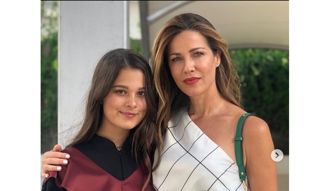 Manuela, la hija de Alejandro Sanz y Jaydy Michell, se gradúa