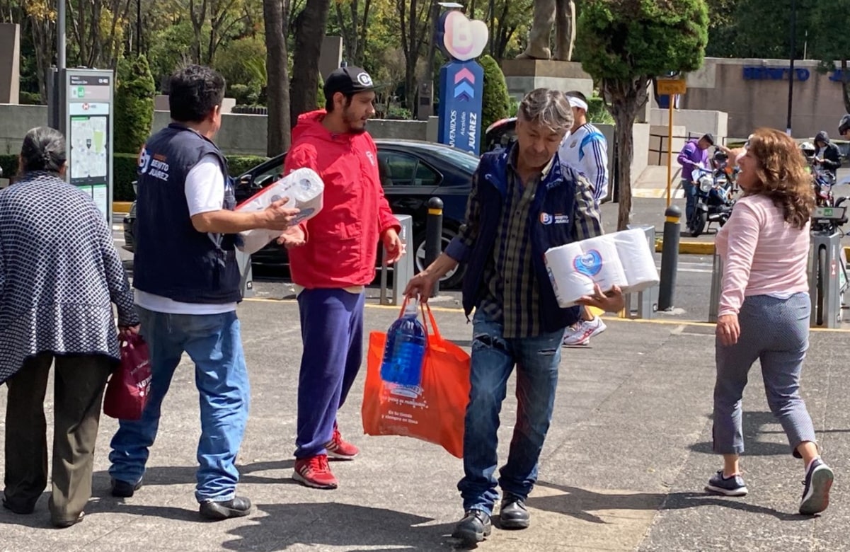 Capitalinos acuden a centros de acopio para apoyar a damnificados por “Otis” en Guerrero  