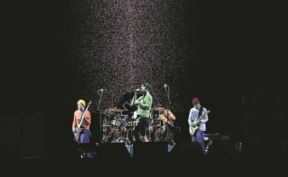 Red Hot Chili Peppers ponen picante e irreverente el Vive