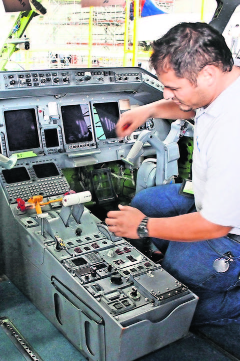 Donará la Sedena aeronave a Conalep 