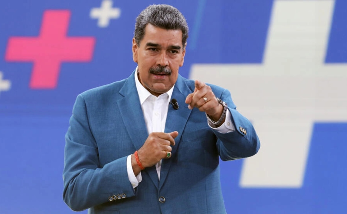 Maduro denuncia "xenofobia de oligarquía racista de Perú" tras incidente con selección de fútbol