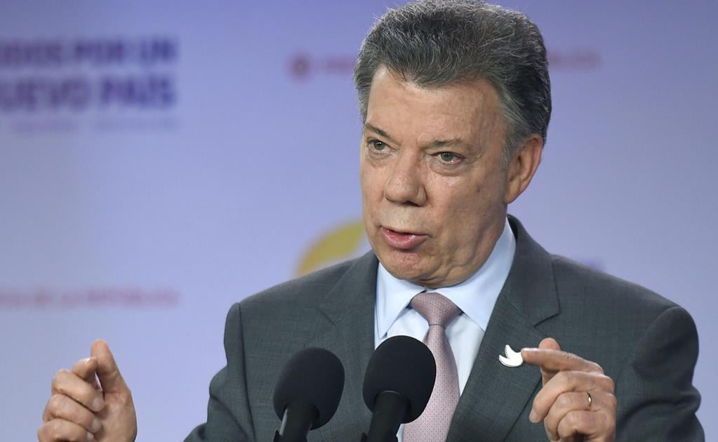 Santos convoca a Uribe para dialogar