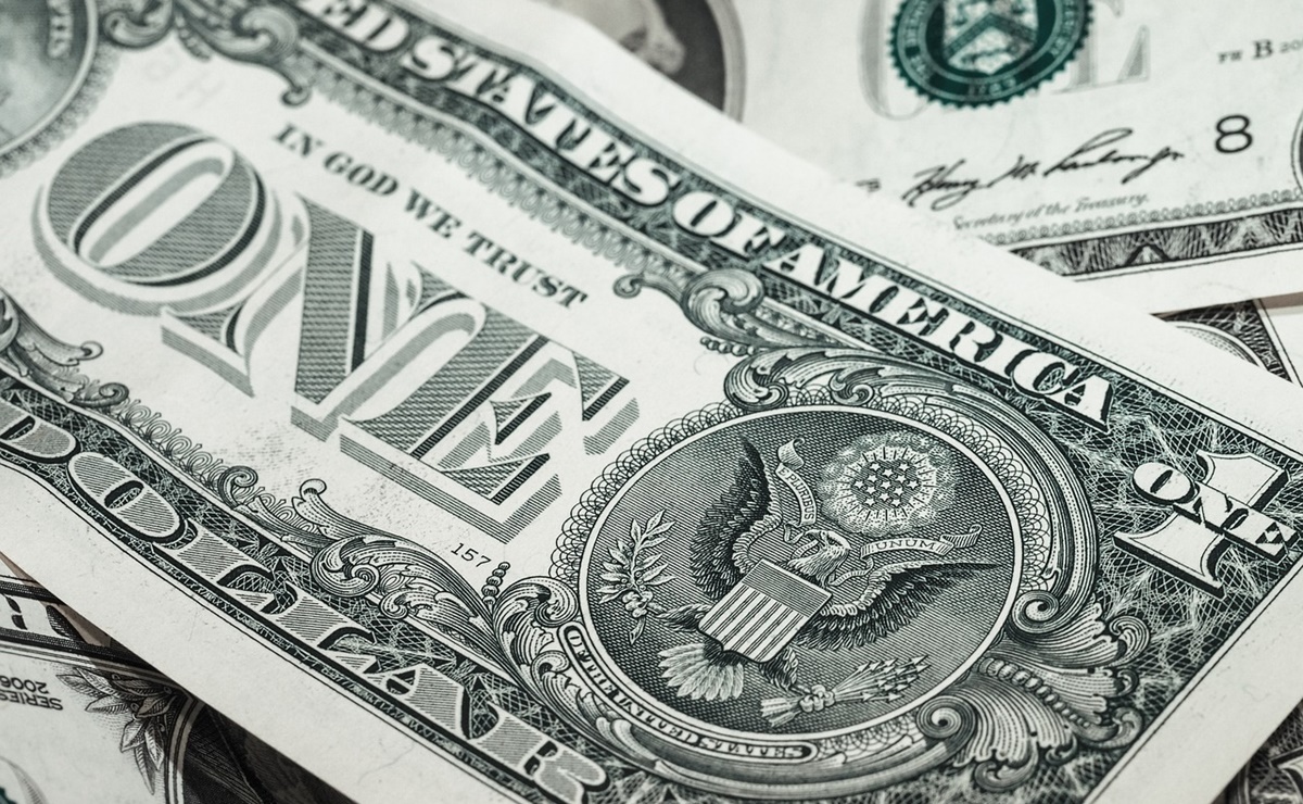 Precio del dólar: Moneda abre la semana en 16.75 pesos al mayoreo