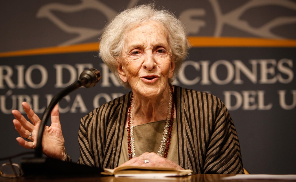 Ida Vitale rindió un homenaje a Gabriela Mistral con recital de poesía