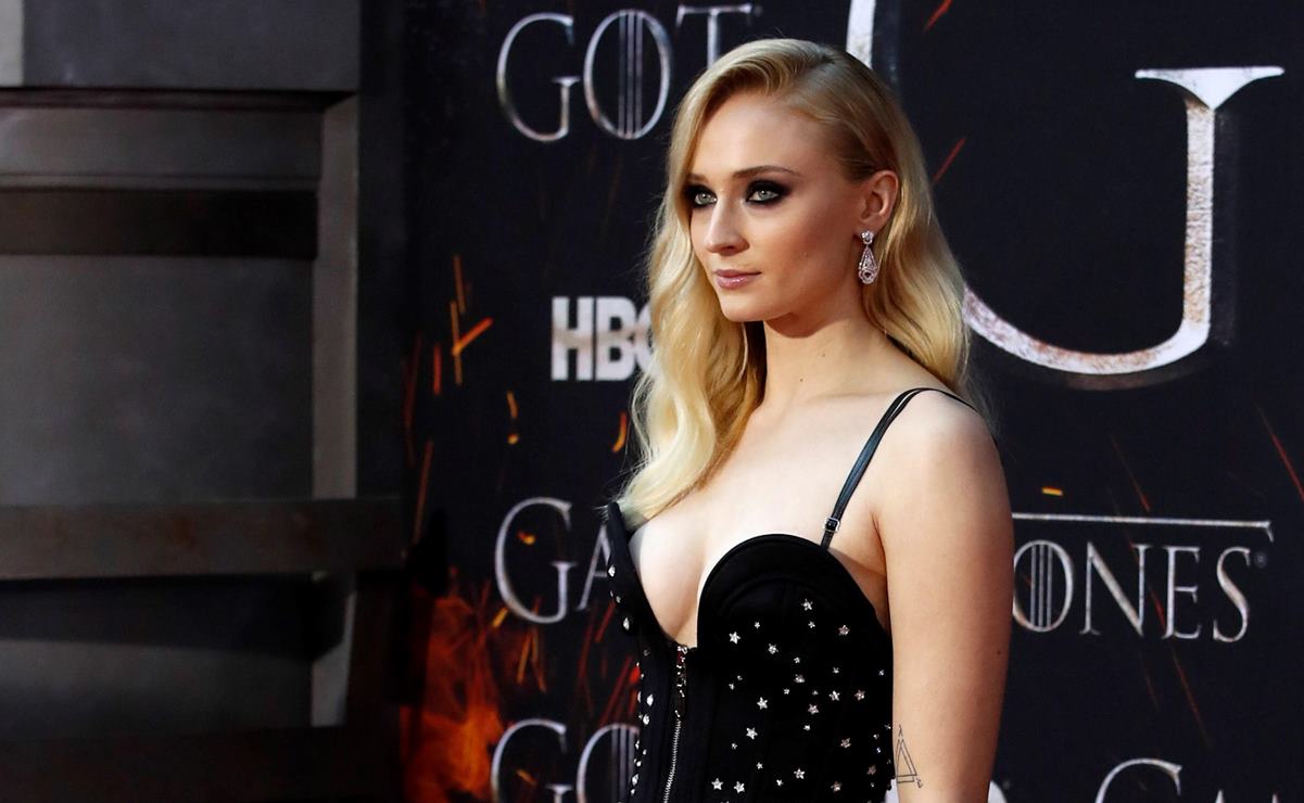 Sophie Turner se lleva a su casa el trono de "Game of Thrones"