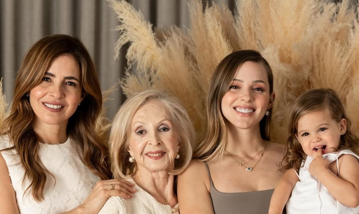 Fotos: Mariana Rodríguez presume orgullosa a su mamá y su abuelita