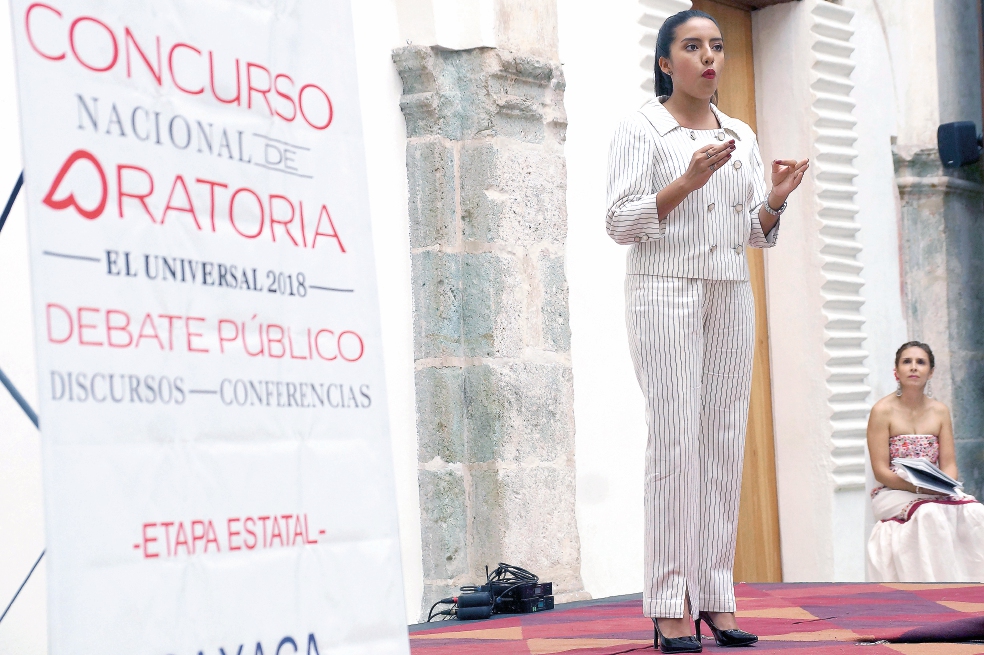 Futura abogada gana concurso de oratoria de EL UNIVERSAL en Oaxaca