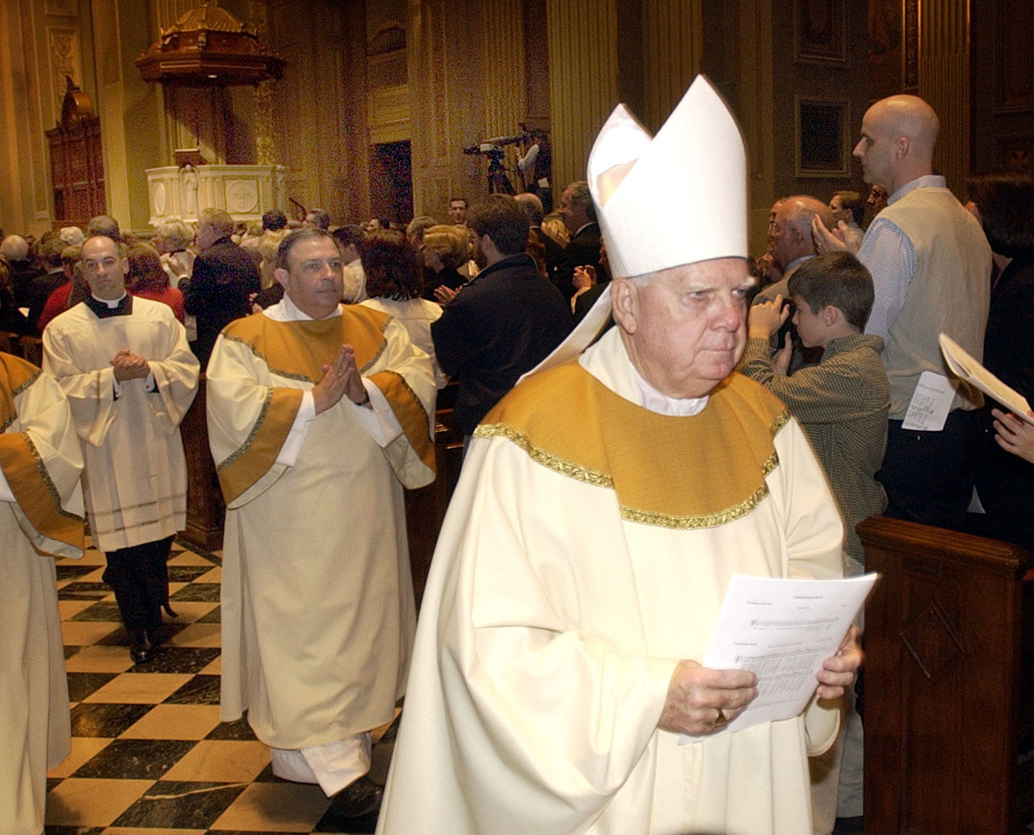 Fallece cardenal acusado de encubrir pederastas en EU