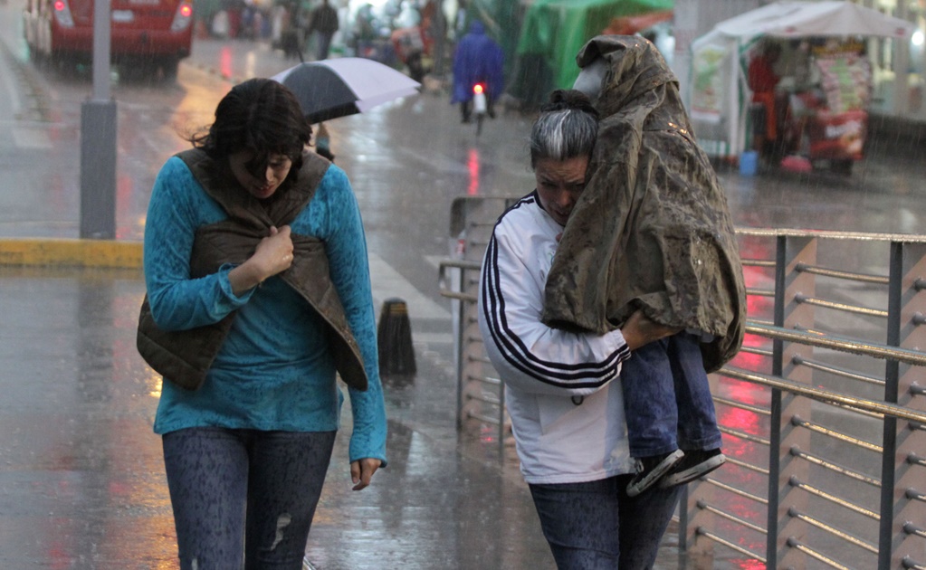 Prevén domingo con lluvia y actividad eléctrica en Valle de México 