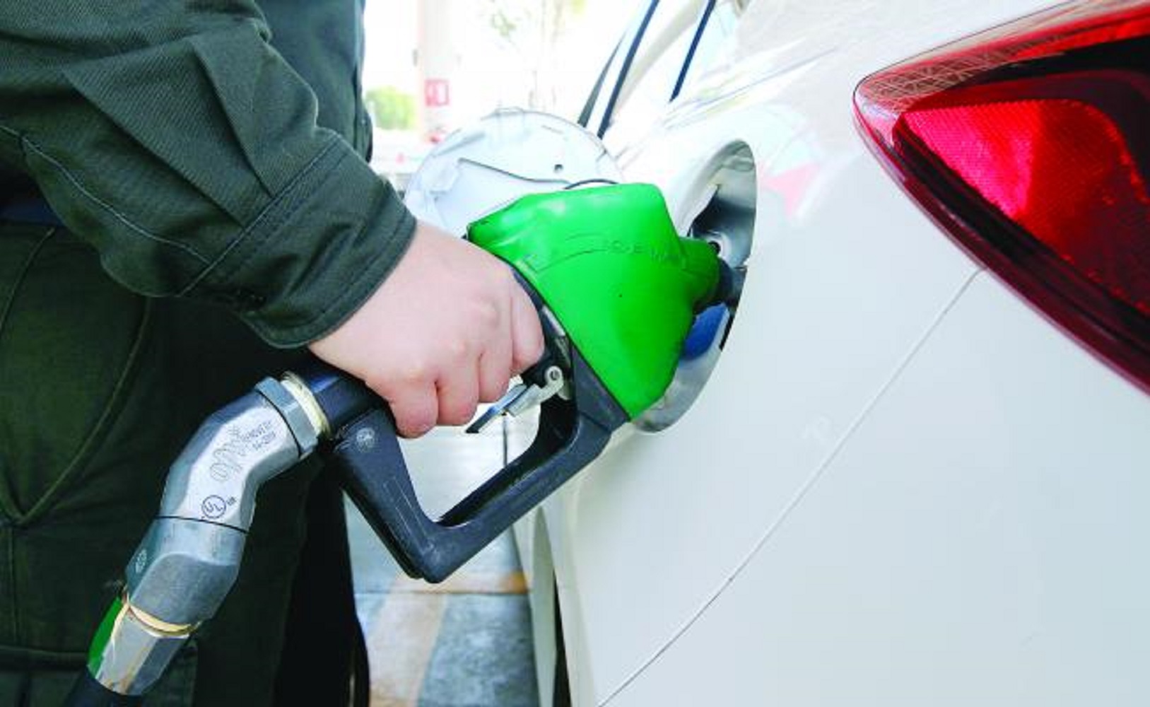 Precios de petróleo han bajado y gasolina podría seguir tendencia: SHCP