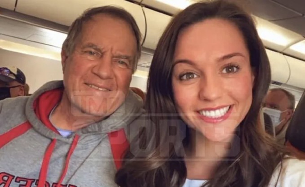 El coach Bill Belichick a sus 72 años presume relación con una exporrista de 24 años