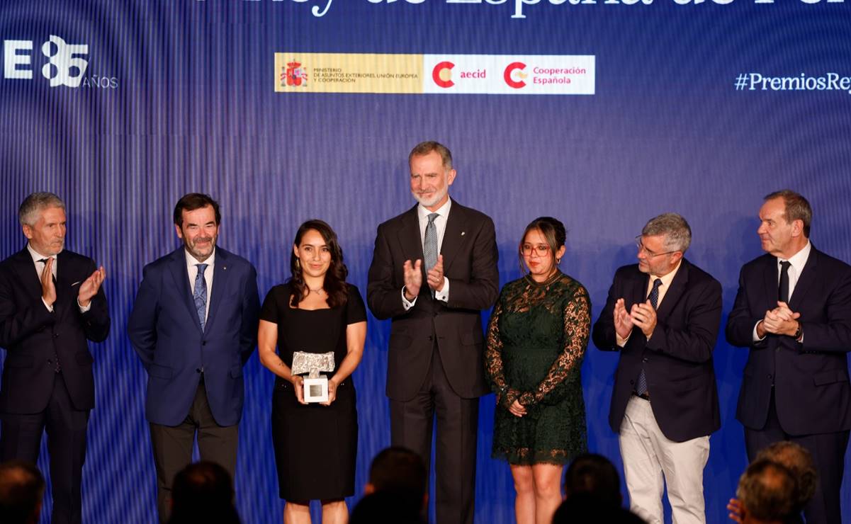 Entregan a EL UNIVERSAL premio Rey de España por trabajo “Depredadores en las aulas”
