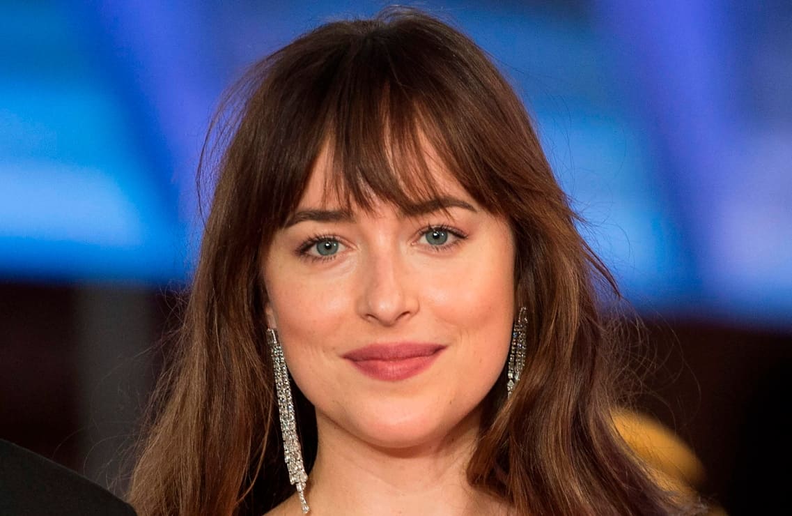 Dakota Johnson comparte su rutina de cuidado personal; necesita dormir todo este tiempo