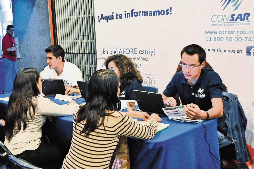 Trabajadores del sector público presentan primer amparo contra Fondo de Pensiones para el Bienestar