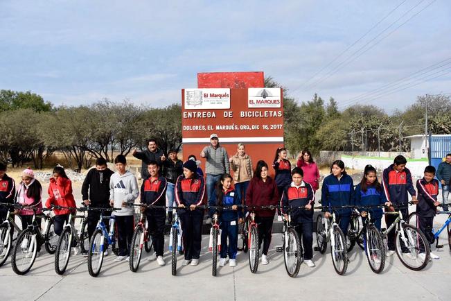 Entrega Calzada bicicletas a los estudiantes de Dolores