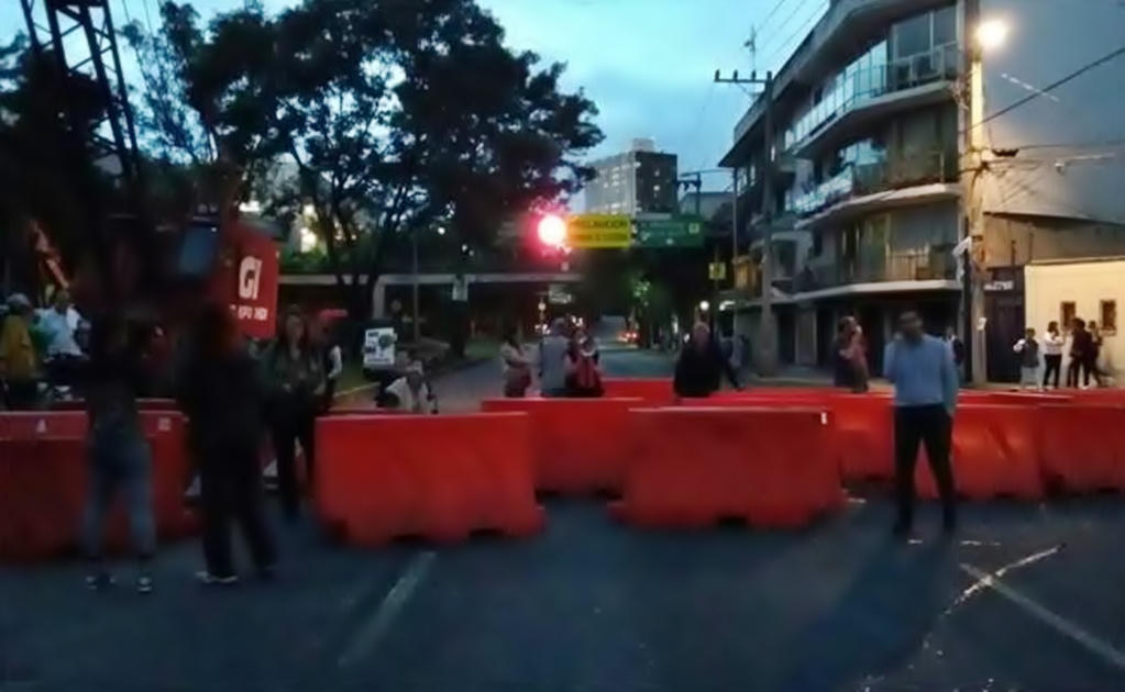 Neighbors block Mexico City's Circuito Interior