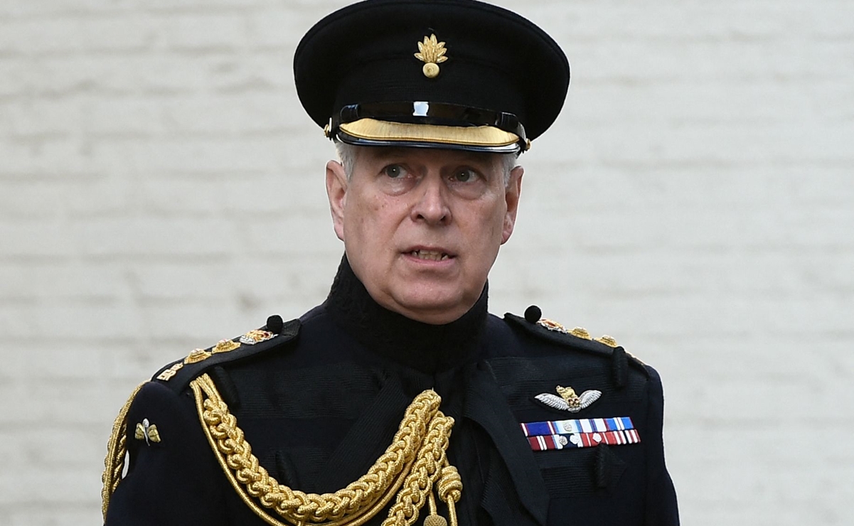 Príncipe Andrés renuncia a sus honores militares, en medio de acusación por agresión sexual