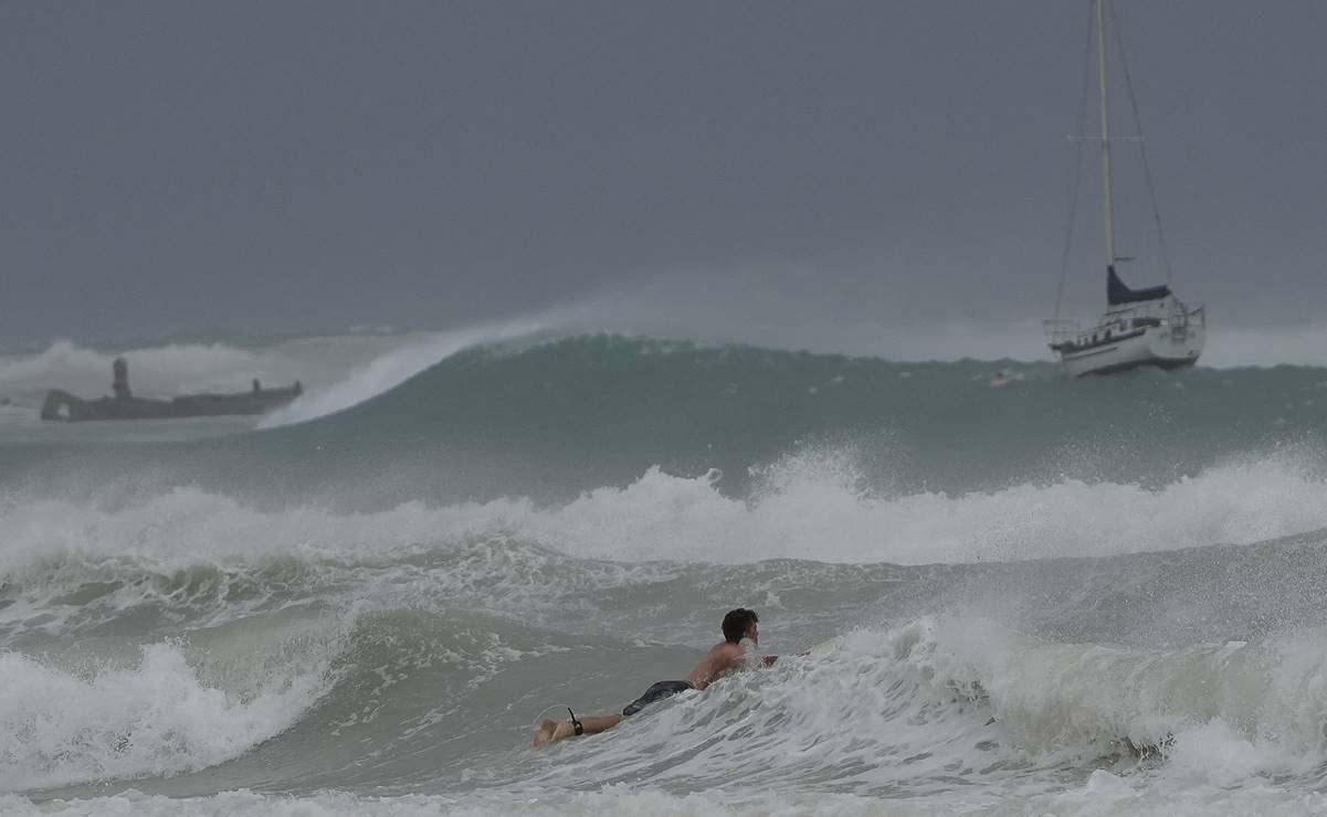 Beryl, un huracán "potencialmente mortal", impactó este lunes en las Islas de Barlovento