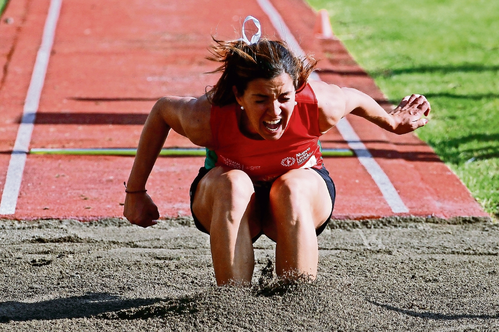 La regia Yvonne Treviño abre camino en salto de longitud