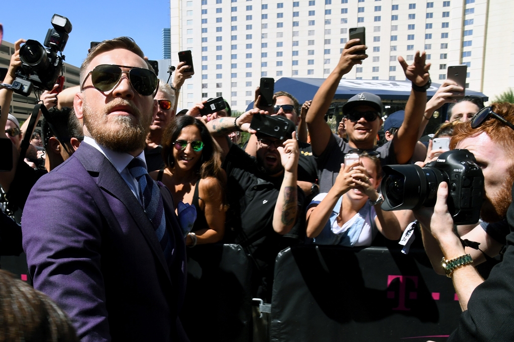 Accidentado arribo de Mayweather y McGregor a la 'Ciudad del Pecado'