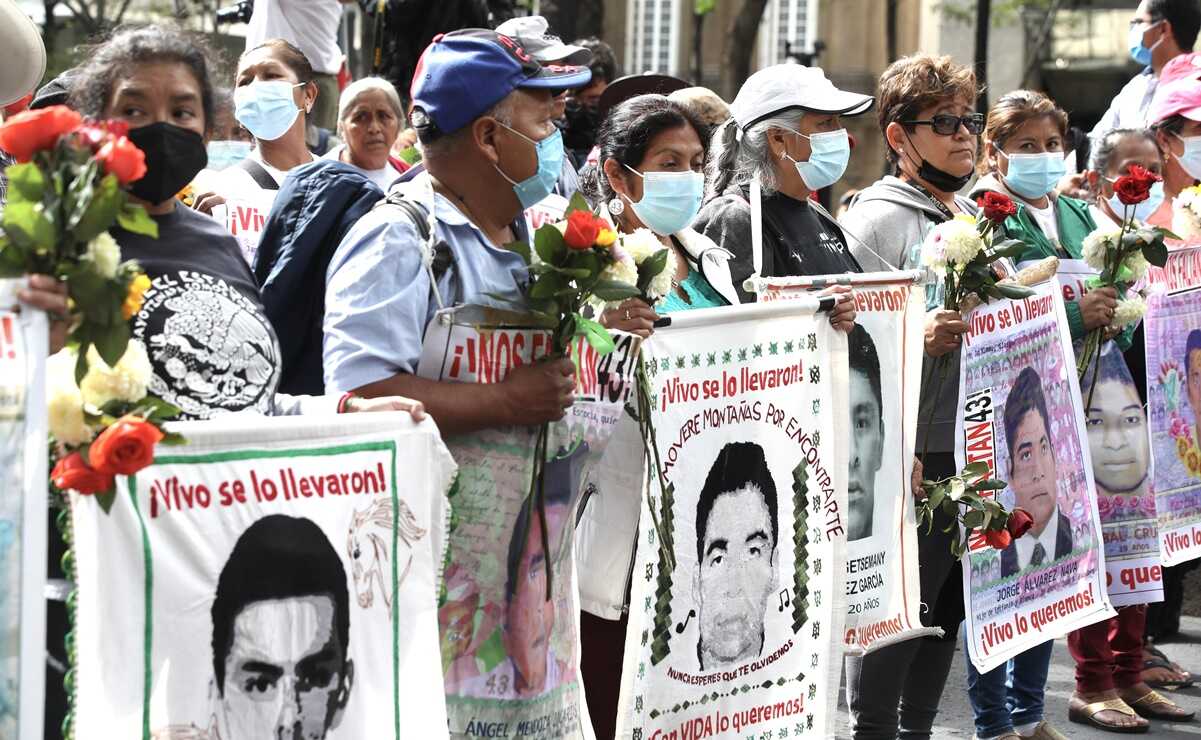 Sin intermediarios, AMLO insiste ante reunión con padres de los 43 normalistas de Ayotzinapa