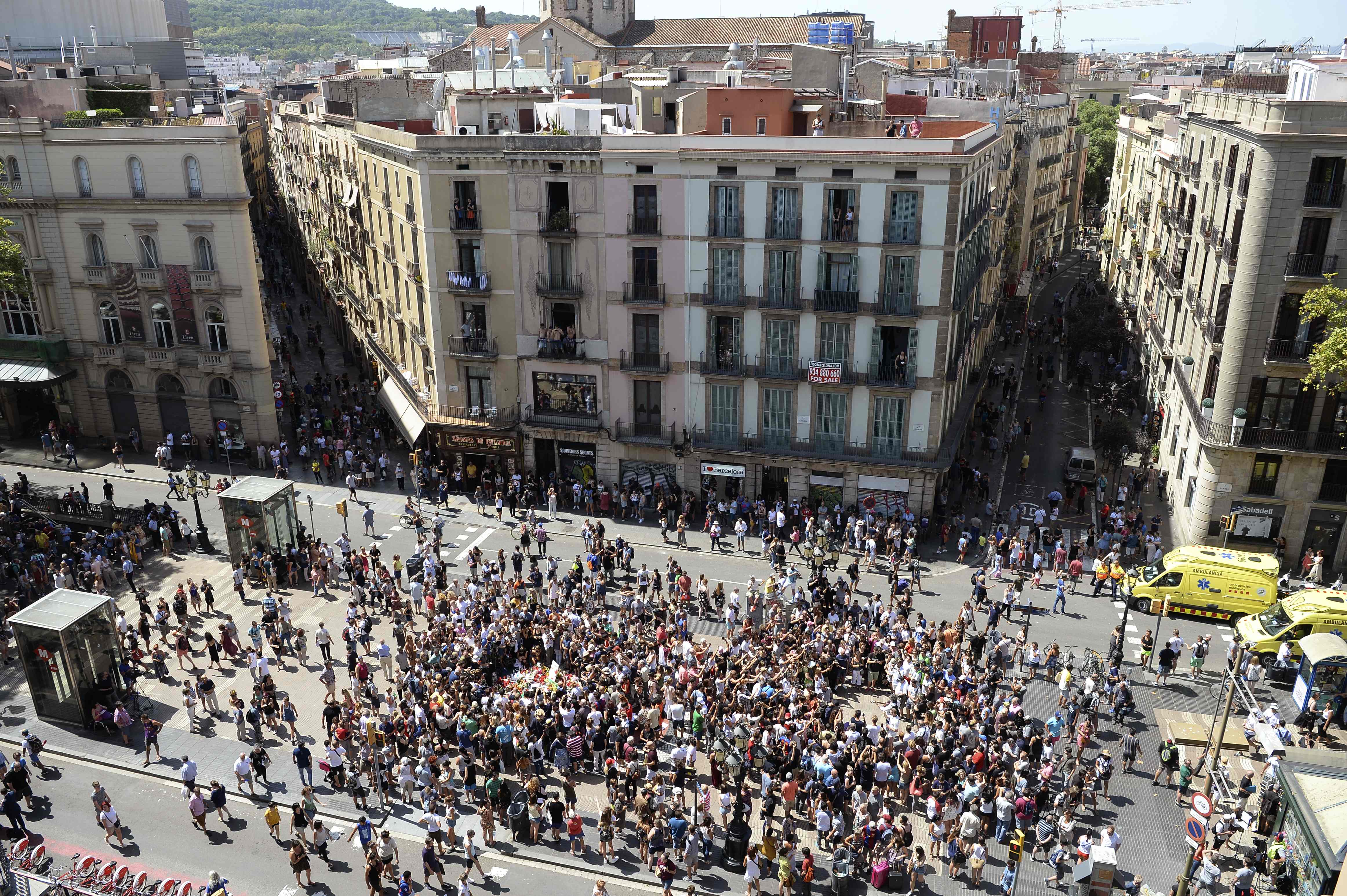 EN VIVO. Recorrido por La Rambla tras atentado de Barcelona