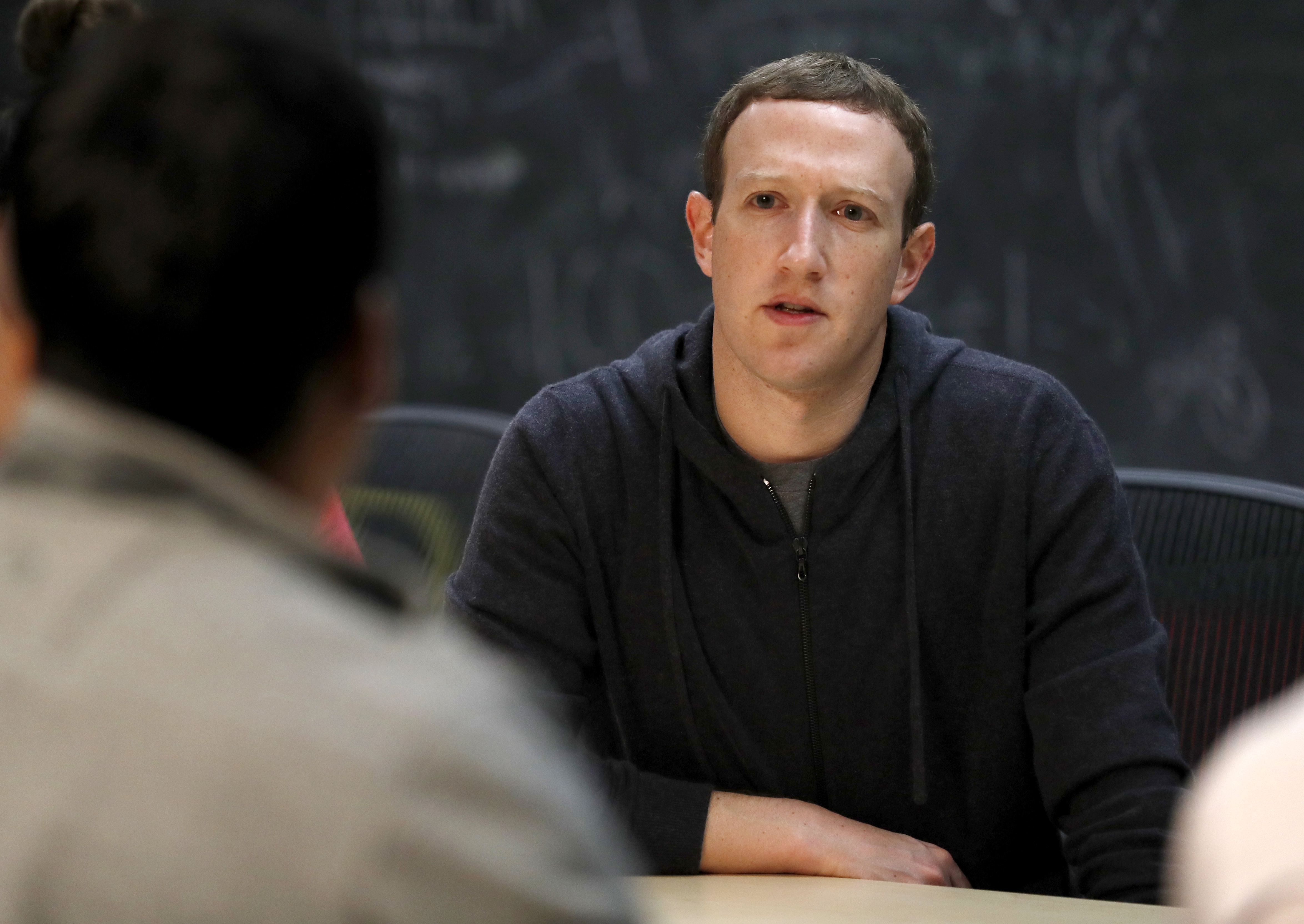 Zuckerberg rechaza hablar ante Parlamento británico por filtración de datos