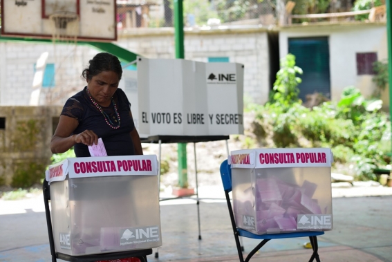 AMLO propone 30% para que consultas populares sean vinculantes