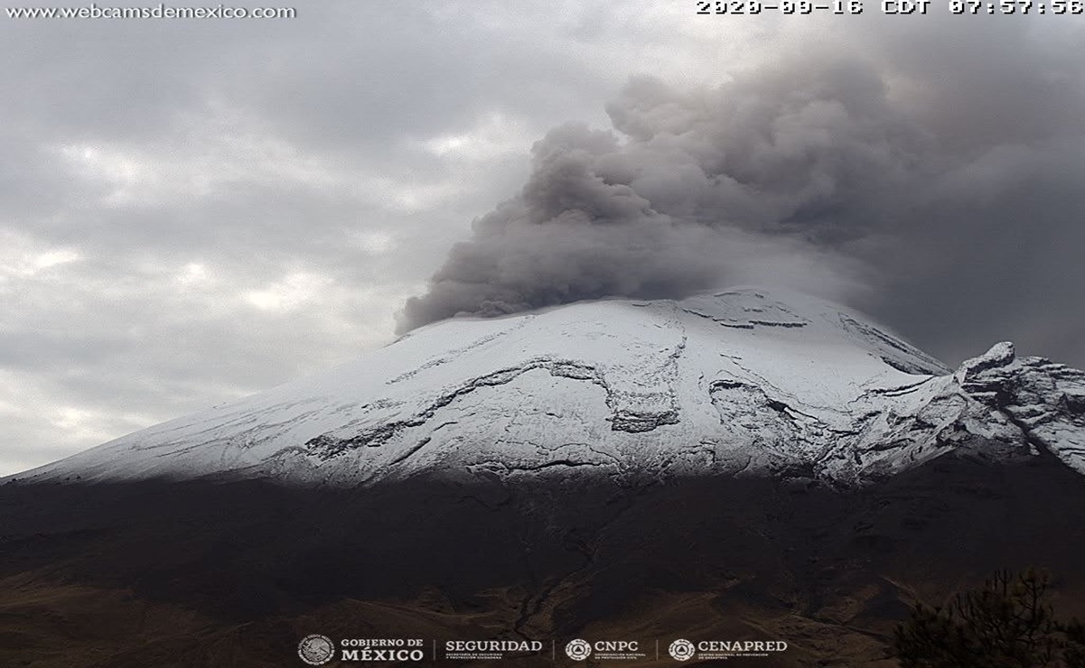 Volcán Popocatépetl amanece nevado