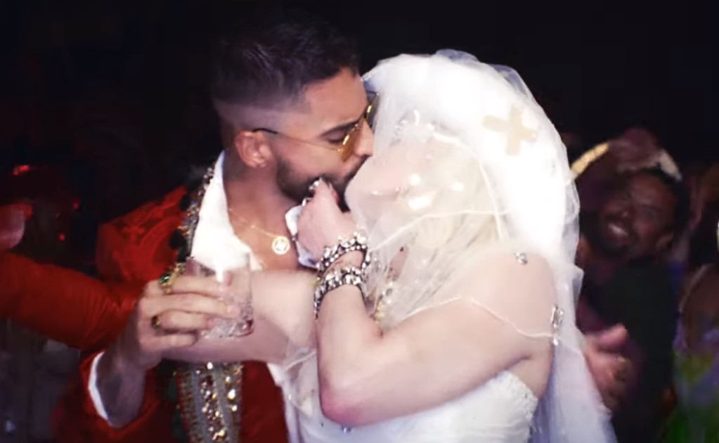 Madonna y Maluma se funden en besos y sensualidad en video de "Medellín" 
