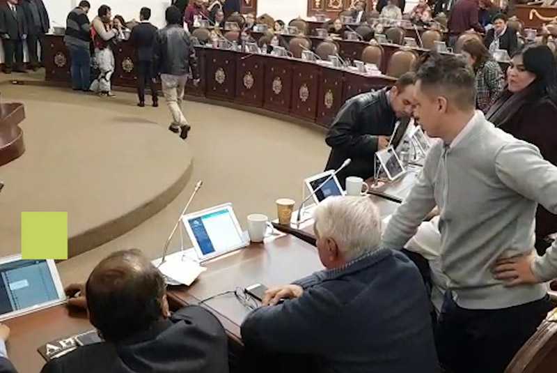 Tablets de diputados, caras y no funcionan