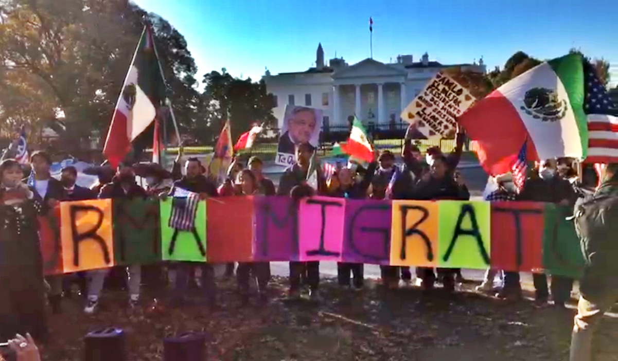 Migrantes expresan su apoyo a AMLO frente a la Casa Blanca; piden reforma migratoria