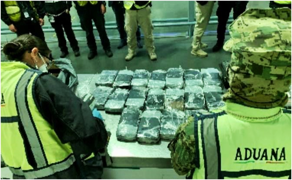 Decomisan cocaína, hachís y metanfetamina en la aduana del AICM