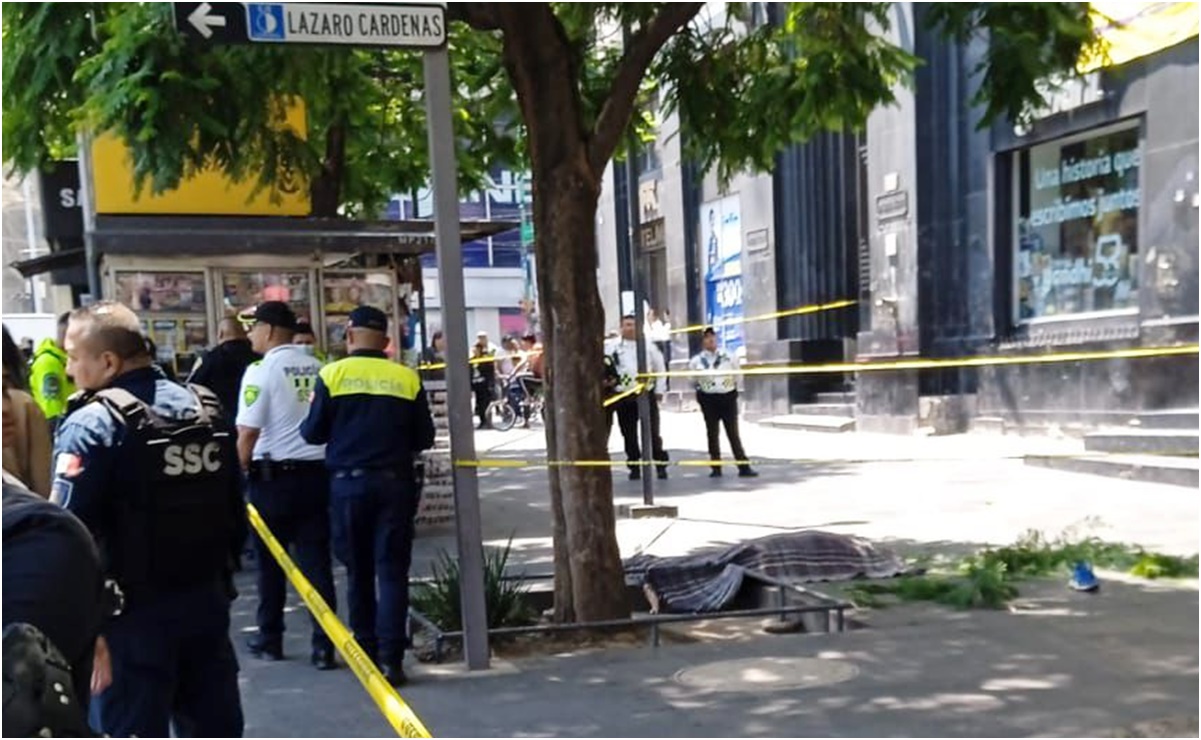 Hombre se arroja del sexto piso de Sears frente a Bellas Artes en CDMX