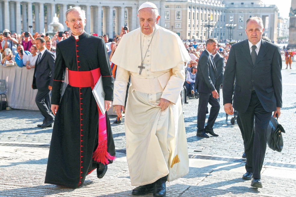 Vaticano alista “explicación”, tras acusación contra el Papa  