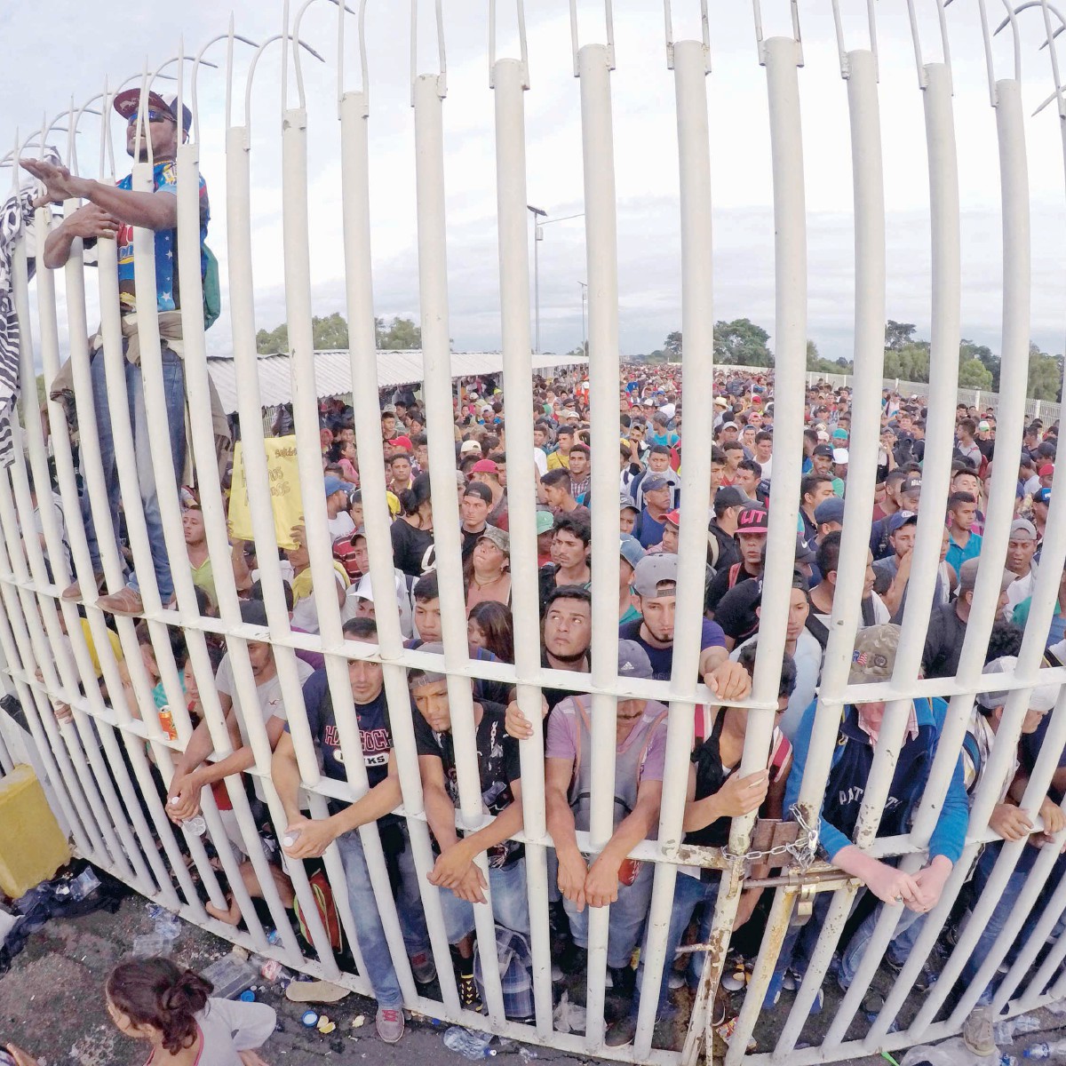 México rebasa a EU en expulsión de migrantes