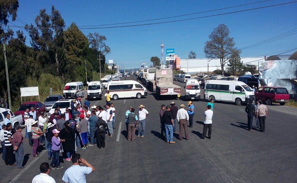 Transportistas realizan paro de labores en la frontera con Guatemala