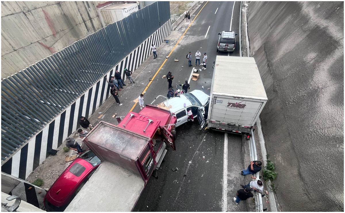 ¡Circulación afectada! Choque múltiple en el Circuito Exterior Mexiquense deja a cinco personas lesionadas