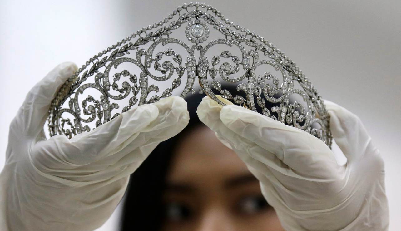 Devanshi Sanghvi, de la firma de diamantes 'Sanghvi and Sons', rechaza herencia millonaria para convertirse en monja