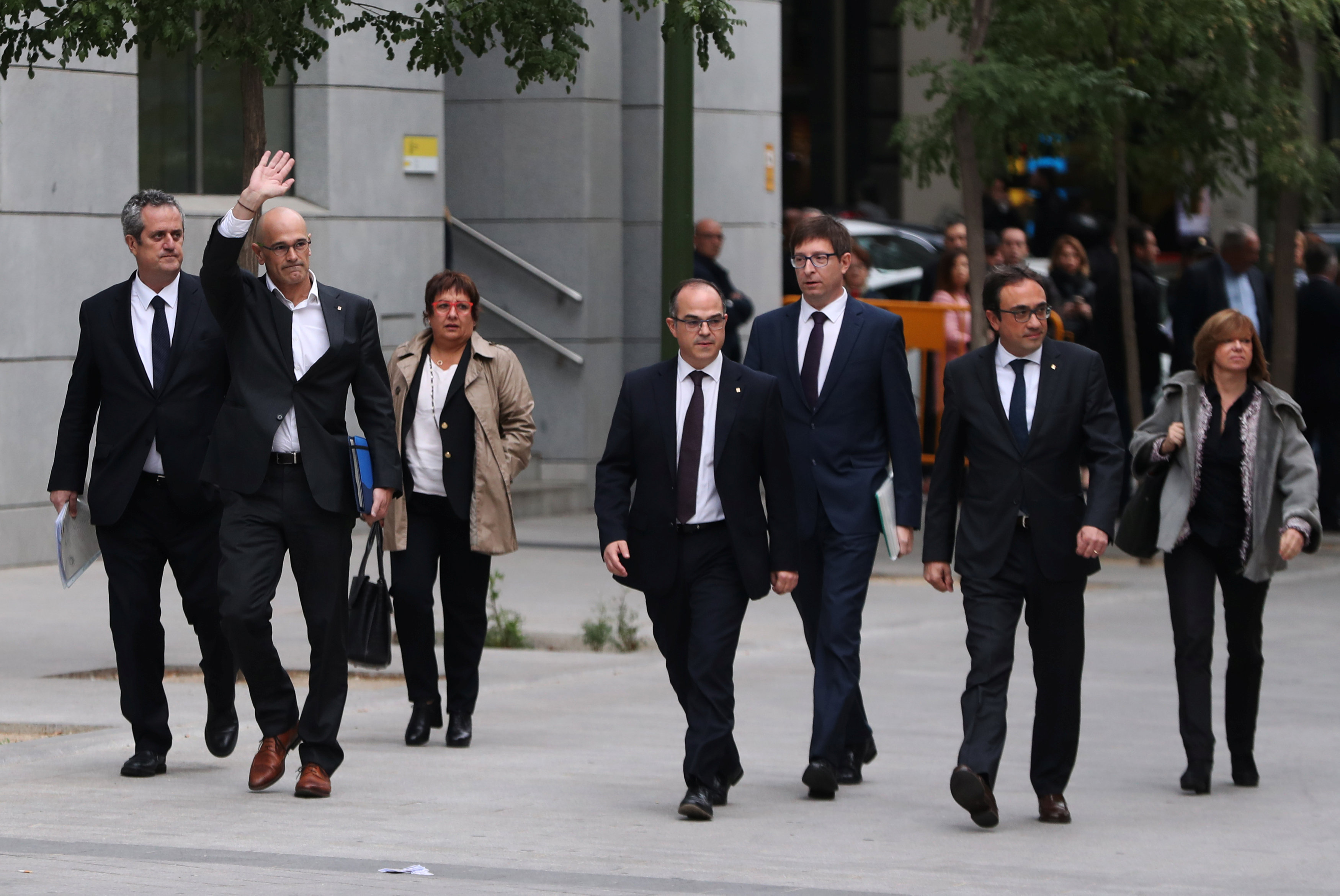 Dan prisión provisional a 8 miembros del gobierno catalán