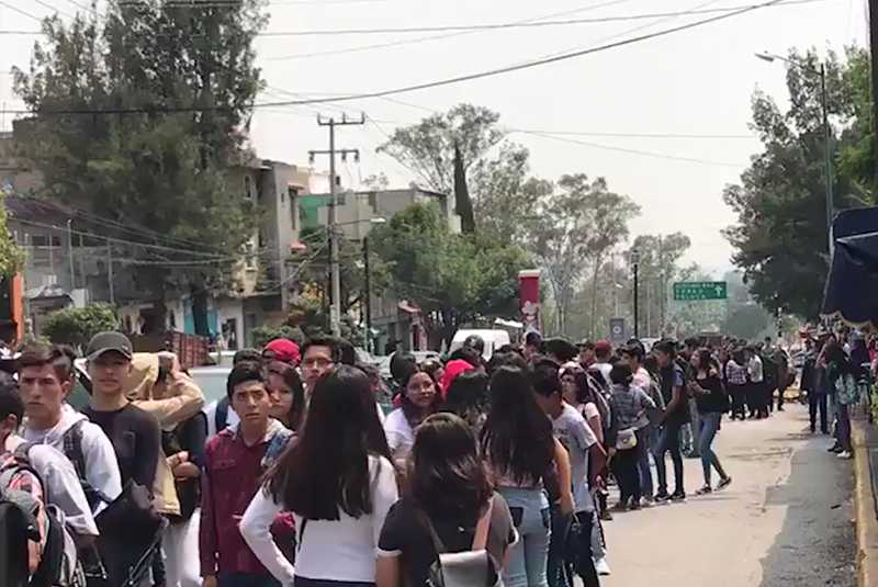 Tras mesa de diálogo, estudiantes de CCH Naucalpan mantienen paro indefinido