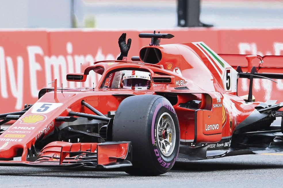 Vettel logra pole e impone récord