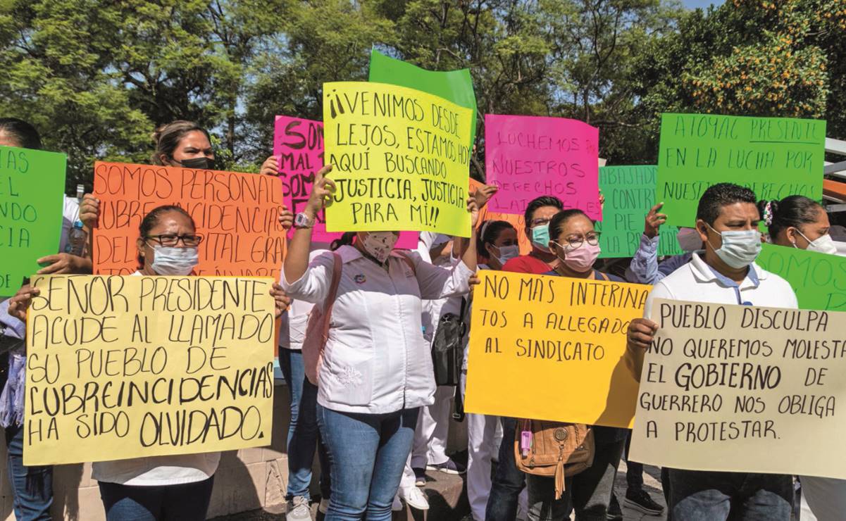 Personal de salud sale a las calles de Guerrero para exigir pagos