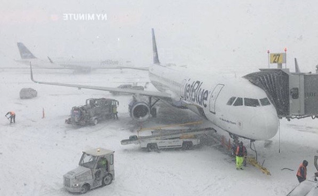 Aeropuerto JFK de Nueva York reanuda operaciones tras tormenta invernal