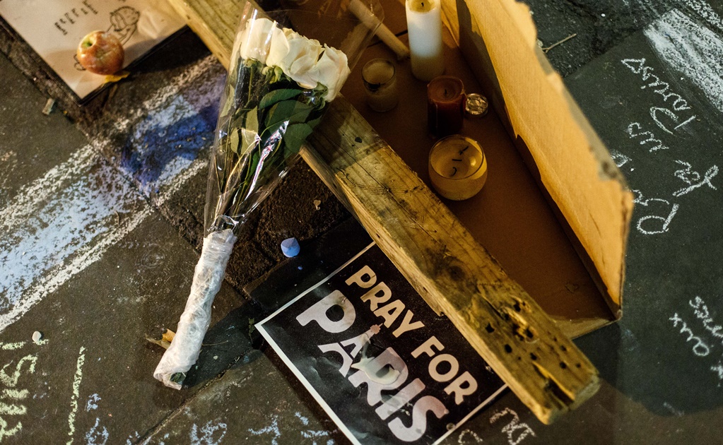 Neoyorquinos rinden homenaje a víctimas de Francia