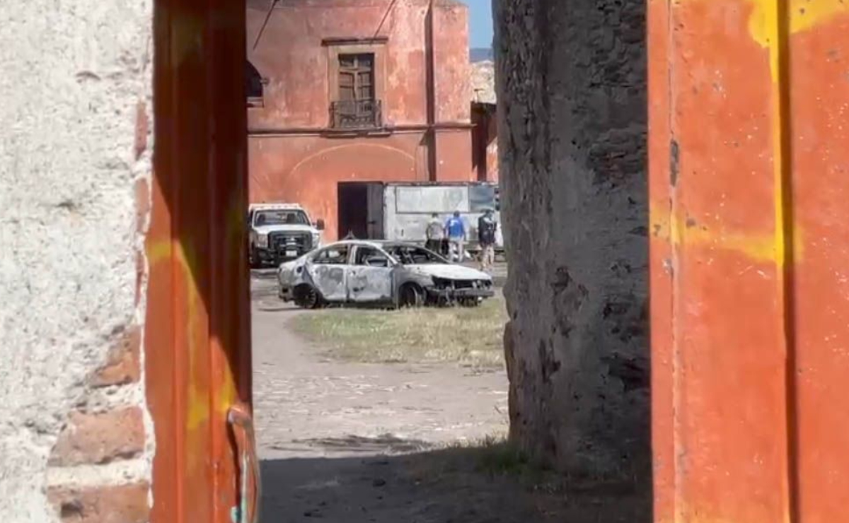 Manchas de sangre, impactos de bala en paredes y sillas tiradas, intactas tras masacre durante posada en ex hacienda de Salvatierra