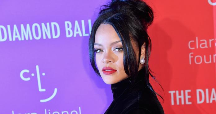 Rihanna deslumbra con vestido ajustado en Corea del Sur