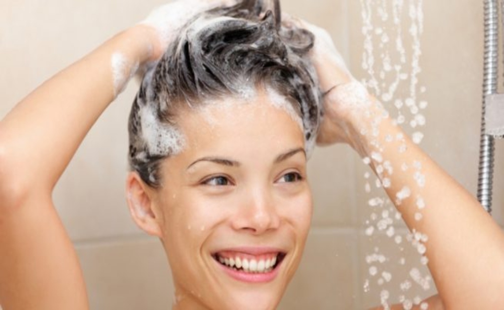 Estos errores al lavar tu pelo están acabando con su salud y no lo sabías 